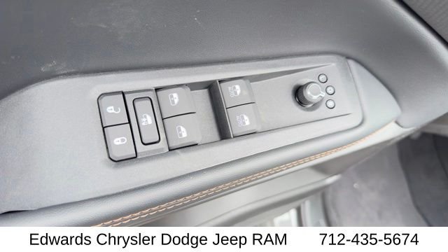 New 2026 Sting-Gray Clear-Coat Exterior Paint Jeep Limited image 17