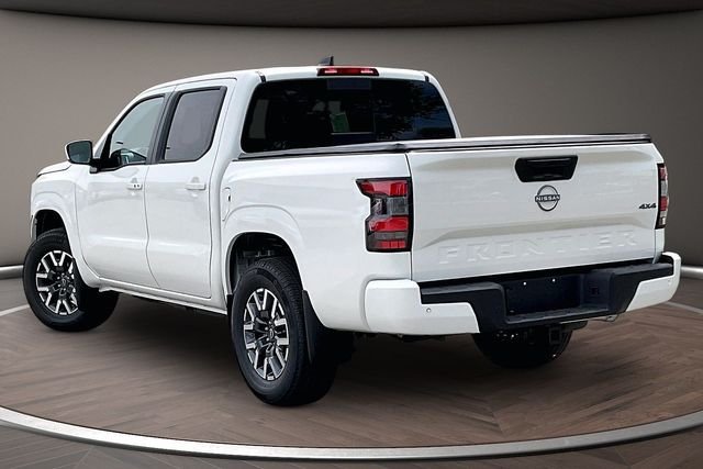 New 2026 Glacier White Nissan Crew Cab SV image 3
