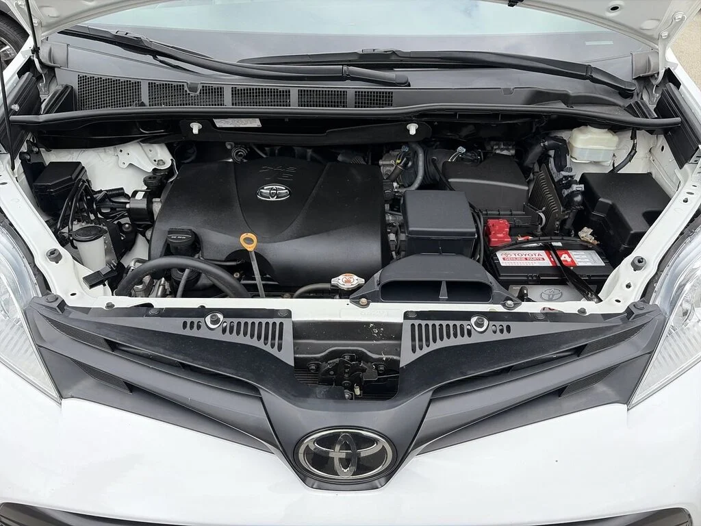 Used 2020 Super White Toyota 7-Passenger V6 Dilawri Certified   Local BC   Spac image 33
