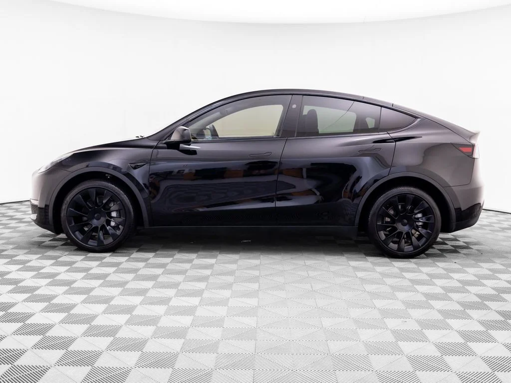 Used 2024 Tesla Model Y Long Range with VIN 7SAYGDEE3RA241107 for sale in Barrington, IL