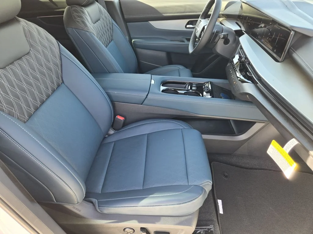 New 2026 Everest White Pearl TriCoat Nissan Platinum image 13