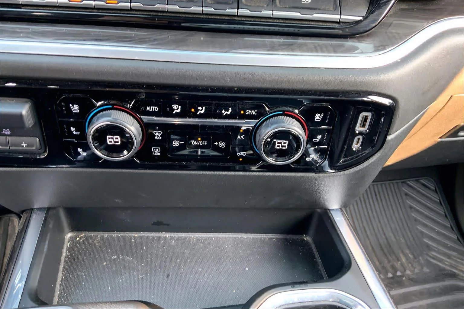 Used 2022 Summit White Chevrolet LTZ image 35
