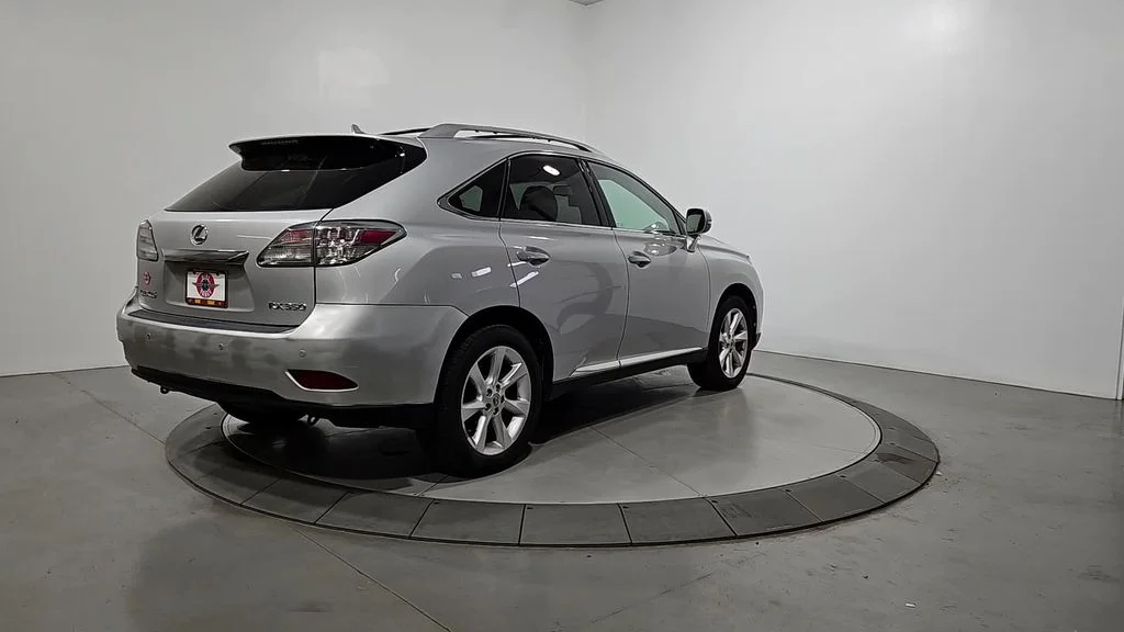 Used 2010  Lexus 350 image 5