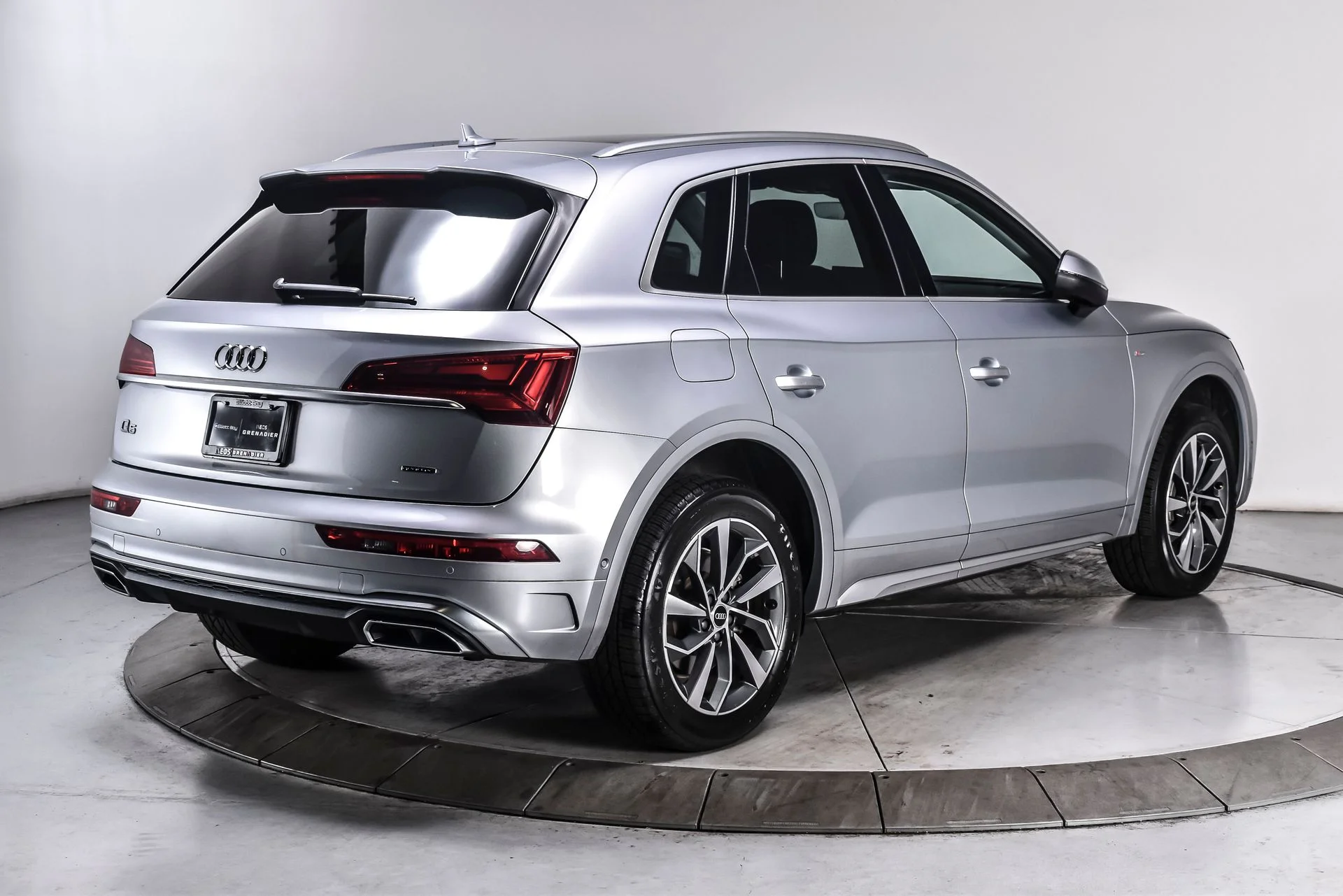 Used 2023 Florett Silver Metallic Audi 45 S line Prestige image 6