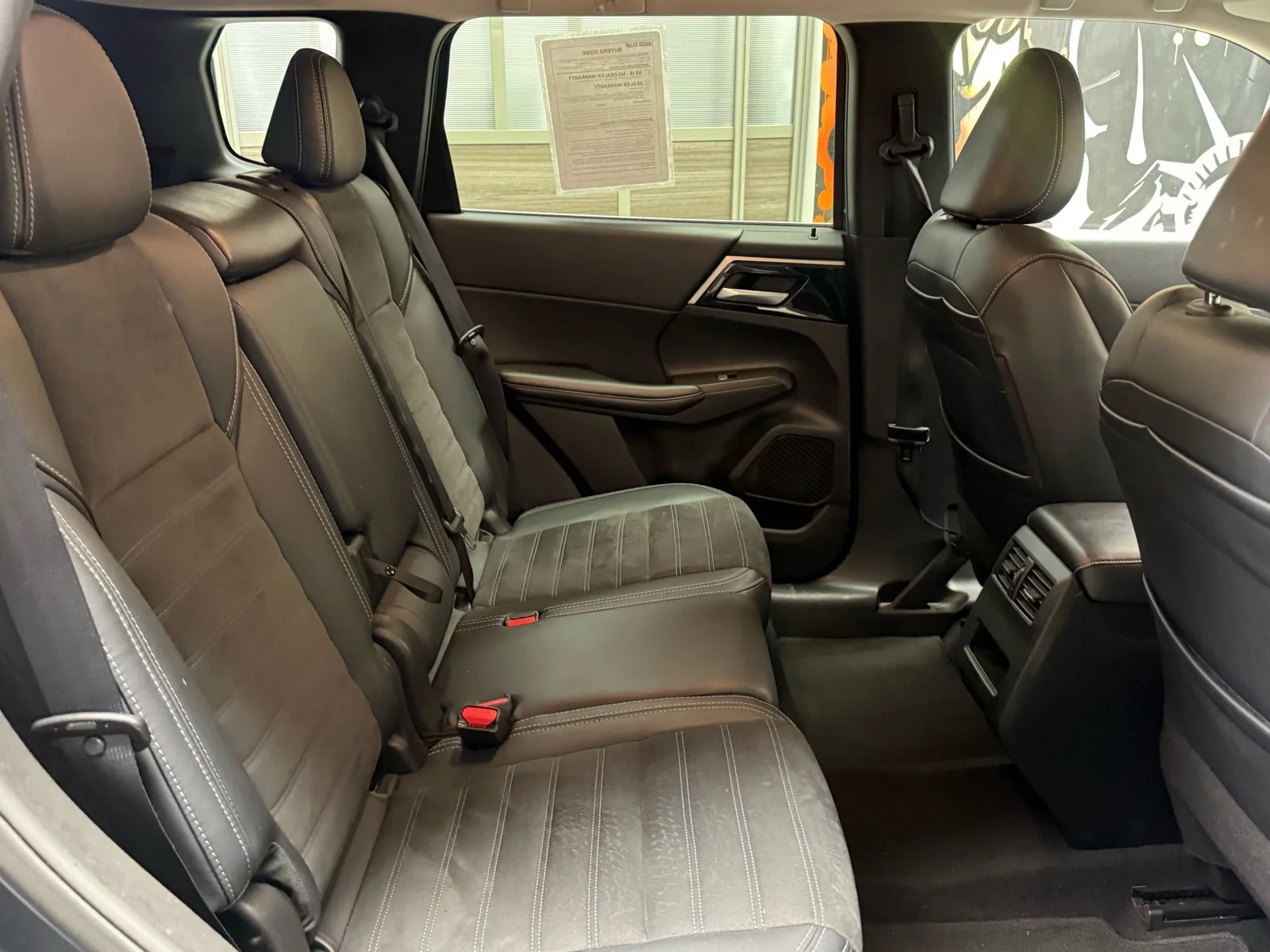 Used 2024 Graphite Gray Metallic (u28) Mitsubishi SE image 26