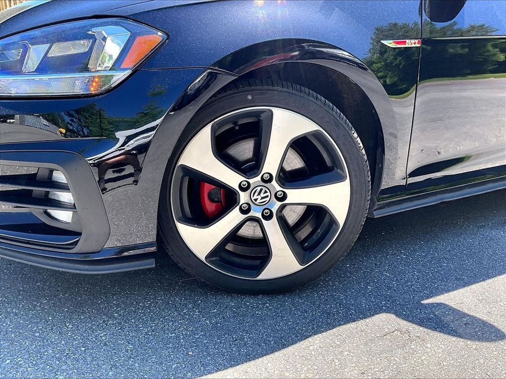 Used 2018 Deep Black Pearl Effect Volkswagen 2.0T S image 4