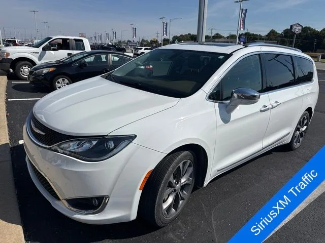 Used 2017 Bright White Clearcoat Chrysler Limited image 2
