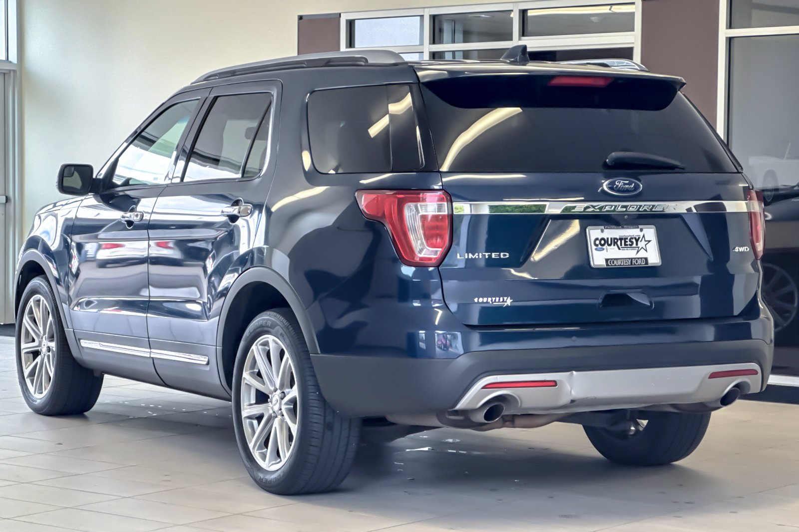 Used 2017 Blue Jeans Metallic Ford Limited image 6