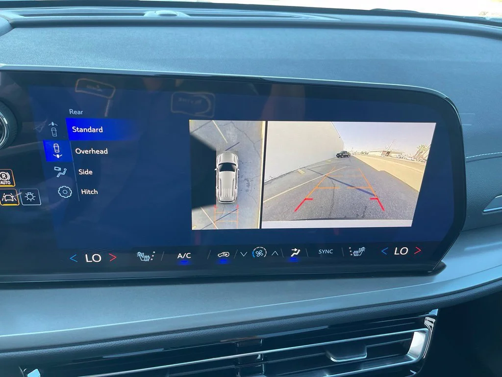 New 2027 Polar White Tricoat Chevrolet LT image 17