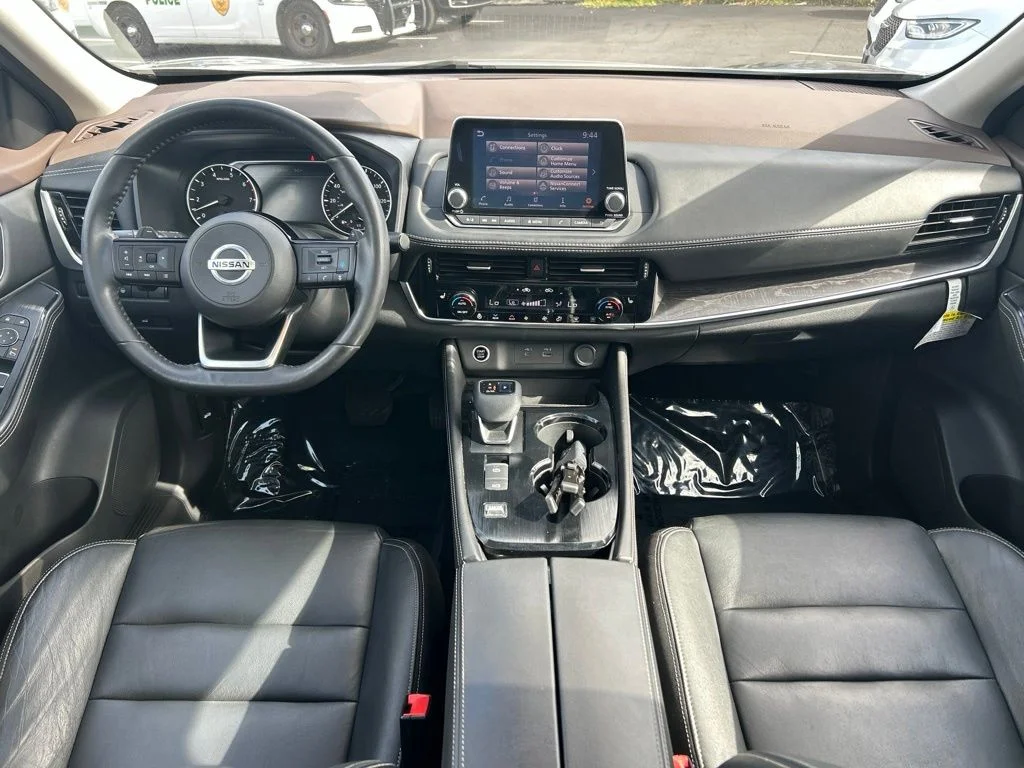 Used 2021 Gray Nissan SL image 32