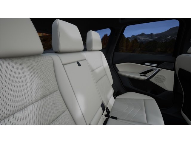 New 2026 Cape York Green Metallic BMW xDrive28i image 12