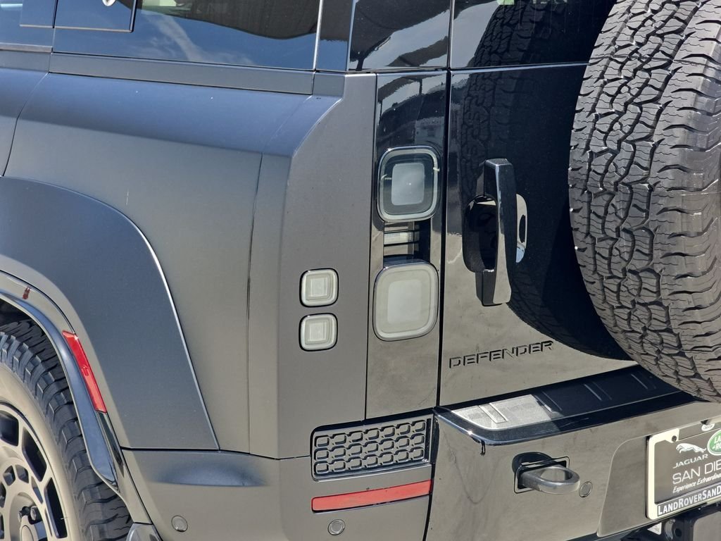 New 2026 Narvik Black Land Rover OCTA Black image 36