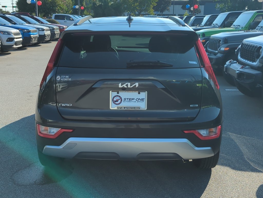 Used 2025 Gray Kia LX image 5