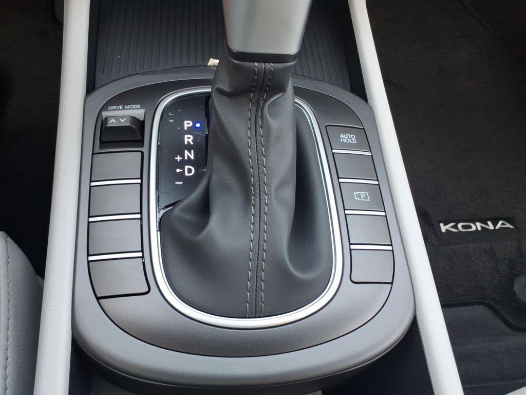 New 2027 Gray Hyundai SE FWD image 21