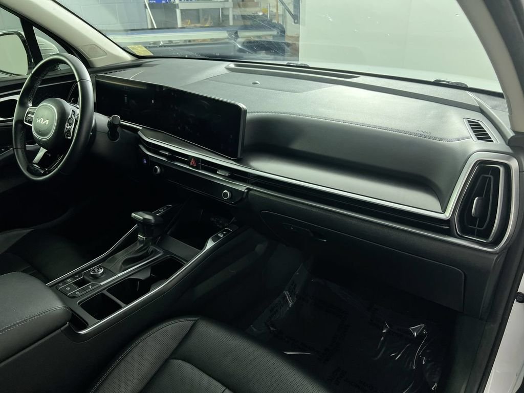 Certified Used 2024 White Kia S image 28