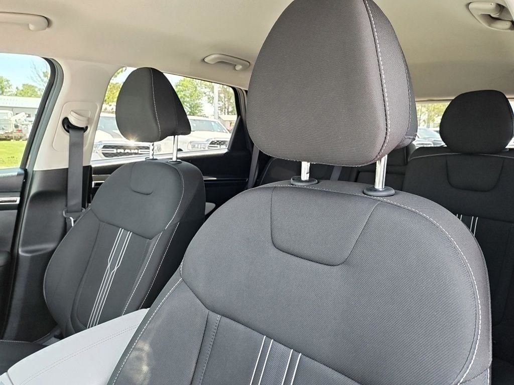 Used 2024 Black Hyundai SEL image 17