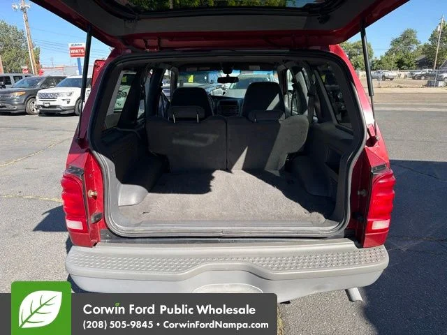 Used 2002 Red Ford Base image 28