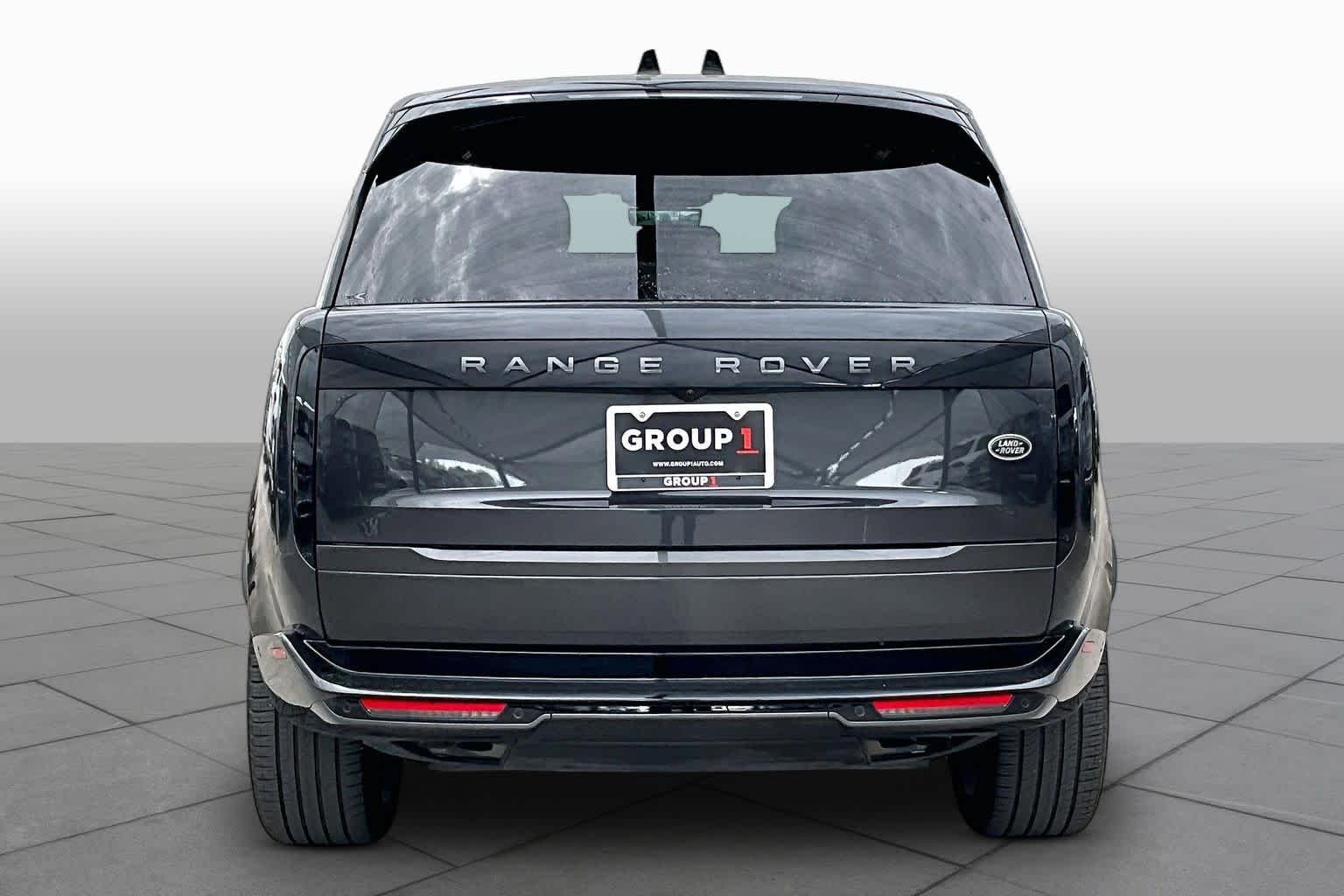 Used 2023 Carpathian Grey Premium Metallic Land Rover SE image 5