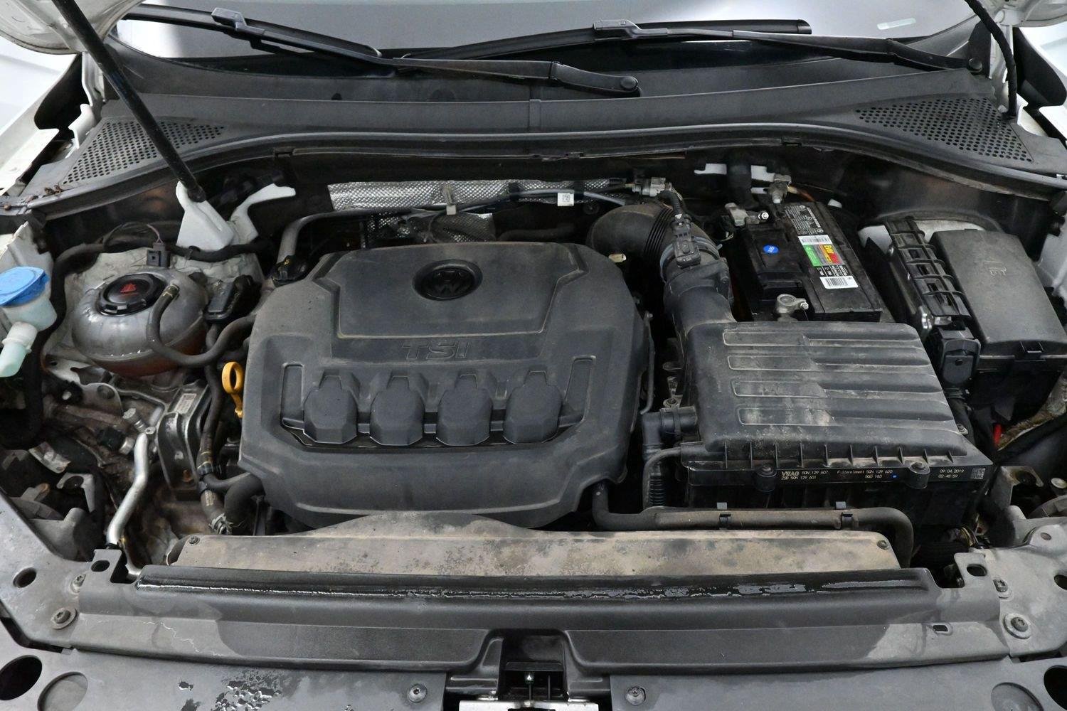 Used 2019 Pure White Volkswagen SEL image 35