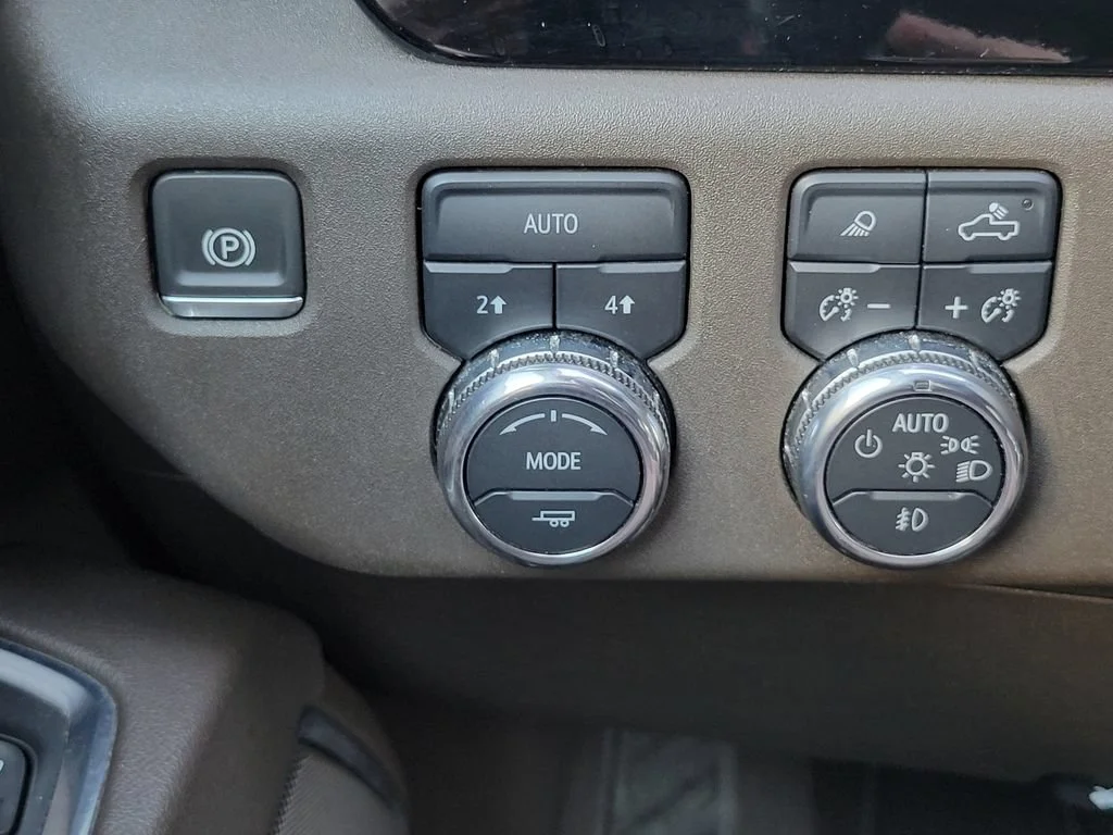 Used 2024 Summit White GMC SLT image 25