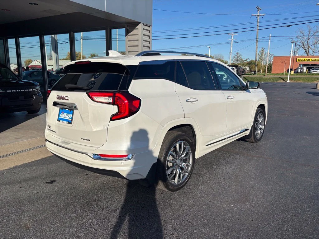 Used 2023 White GMC Denali image 6