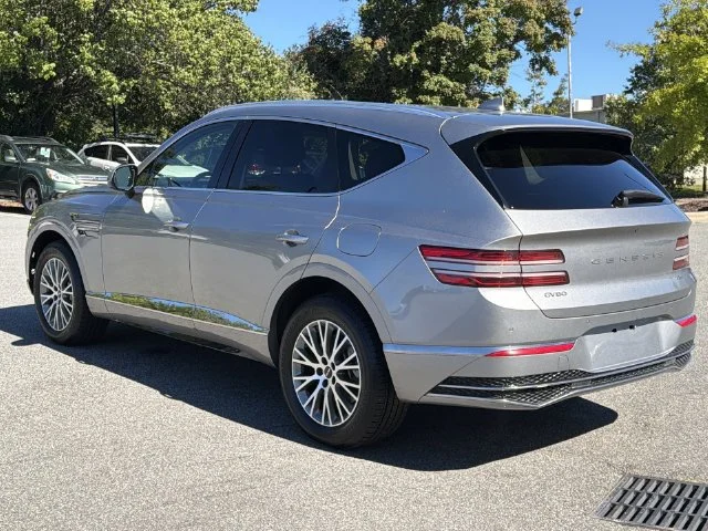 Used 2025 Silver Genesis 2.5T image 11