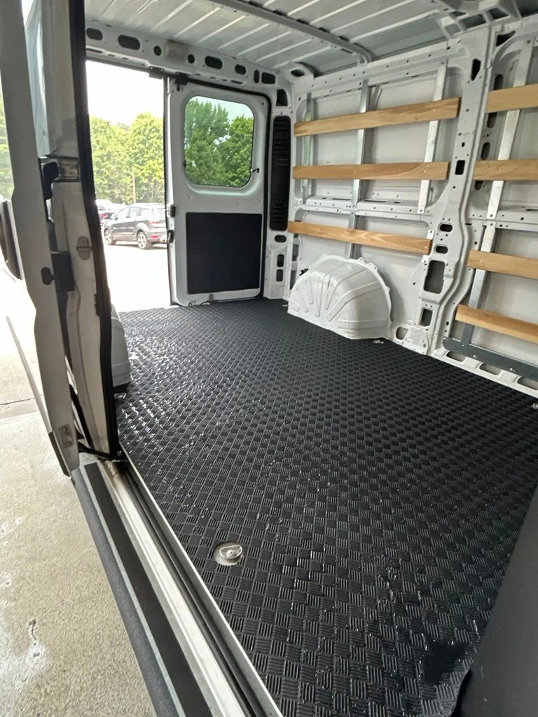 Used 2025 White Ram Base image 14