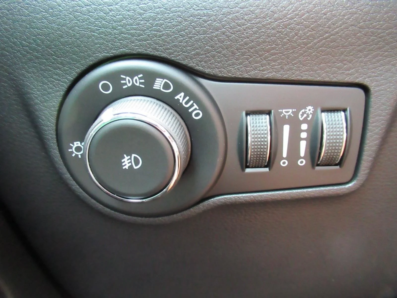 New 2026 Red Hot Pearl-Coat Exterior Paint Jeep Latitude Altitude image 22