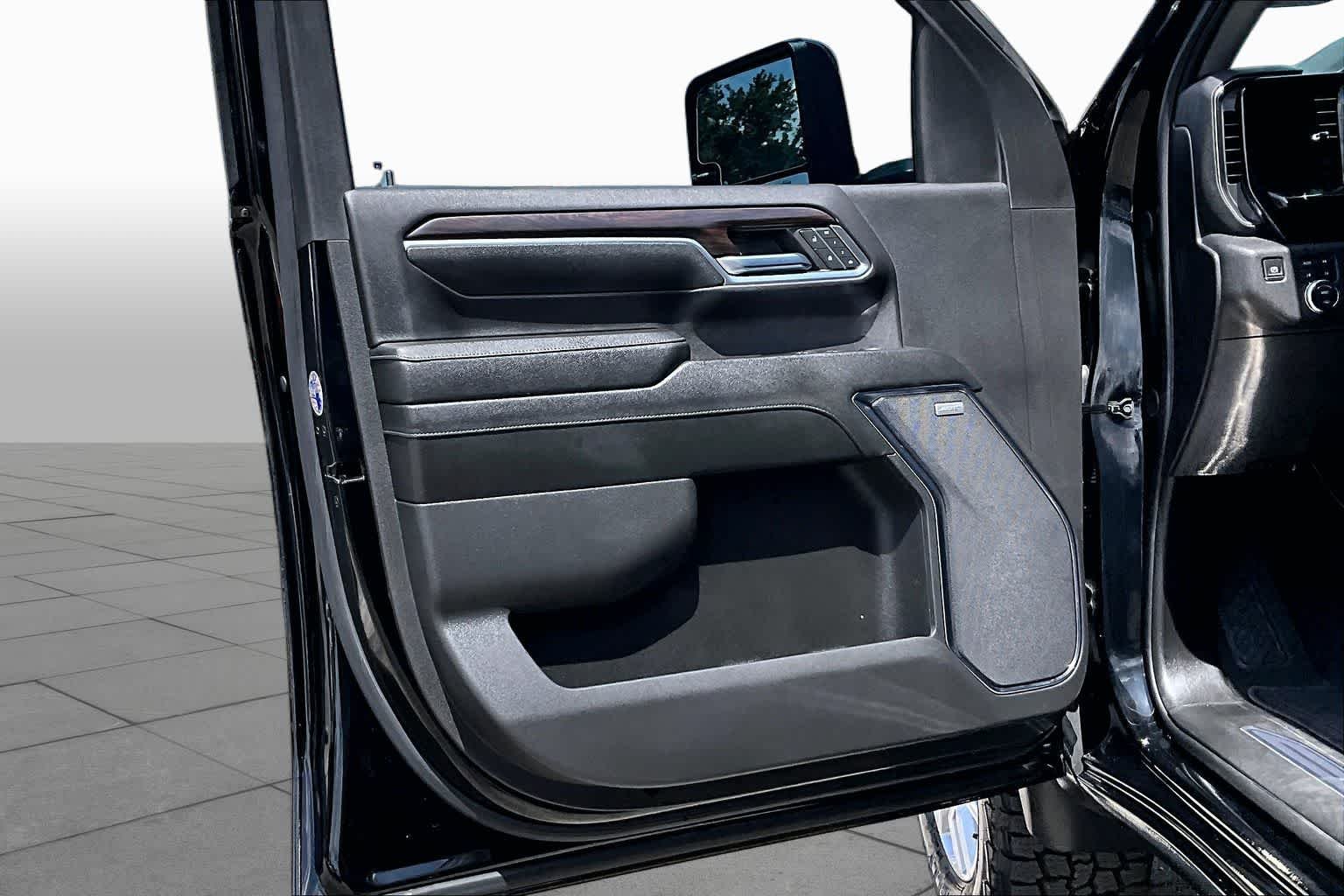 Used 2024 Onyx Black GMC SLT image 26