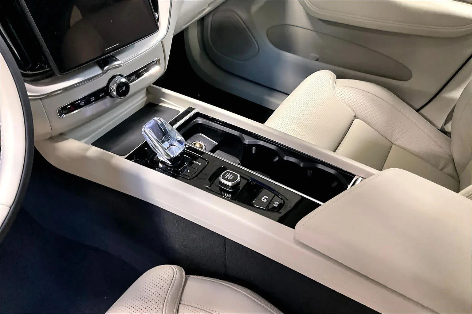 New 2026 Denim Blue Volvo Ultra image 10