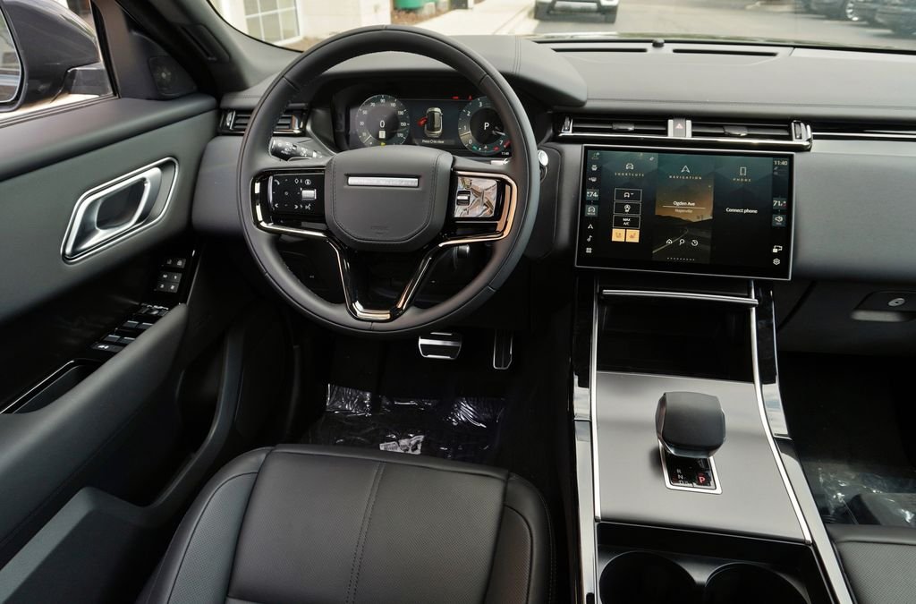 Used 2026 Black Land Rover Dynamic SE image 15