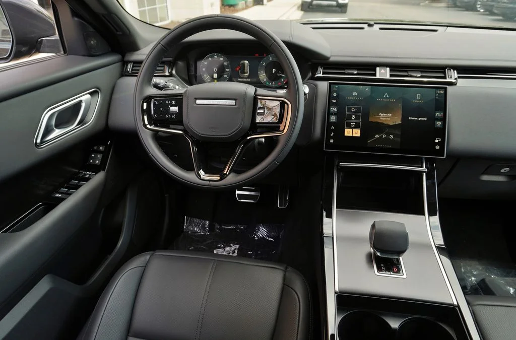 New 2026 Santorini Black Land Rover Dynamic SE image 16