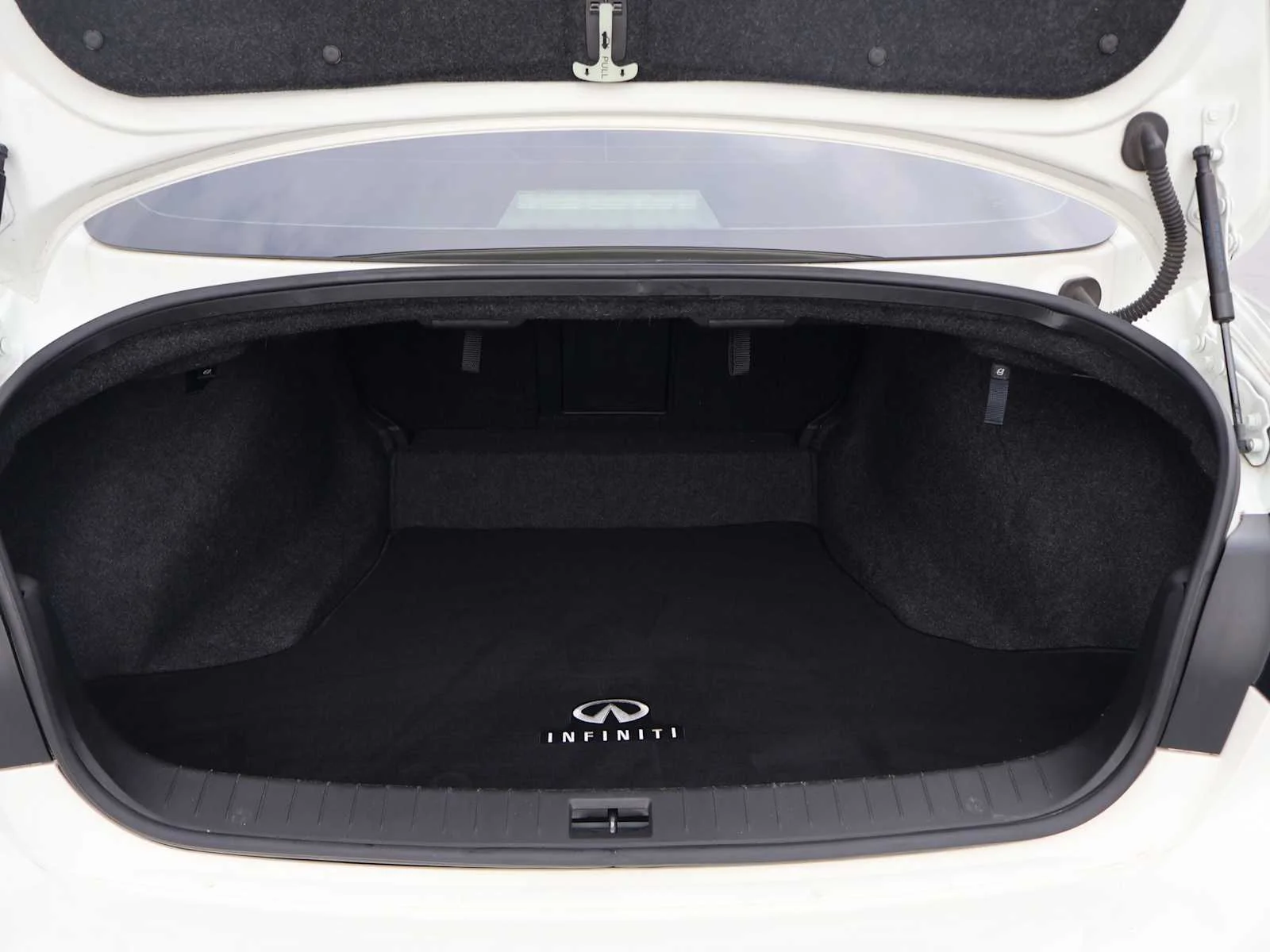 Certified Used 2022 Pure White INFINITI LUXE image 8