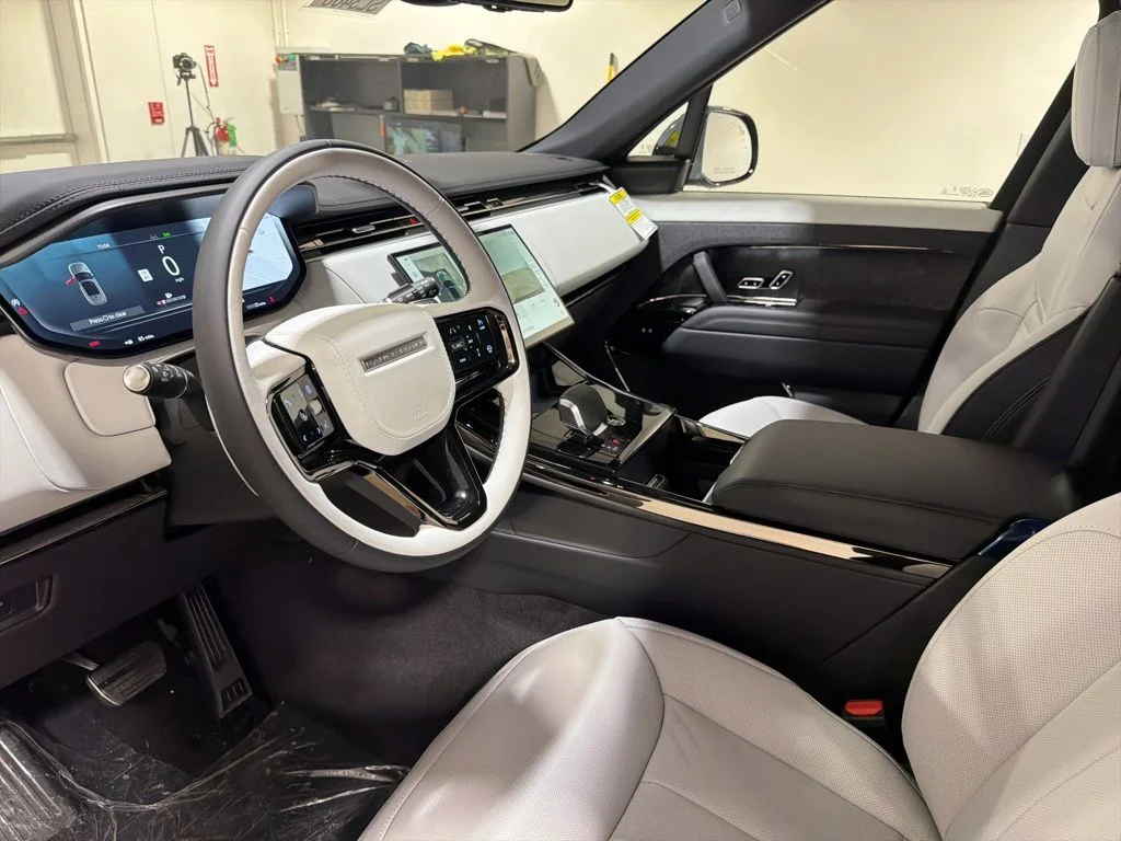 New 2026 Varesine Blue Land Rover Dynamic SE P530 V8 image 10
