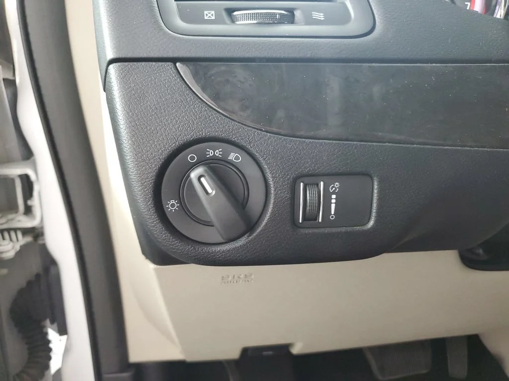 Used 2018 White Dodge SE image 25