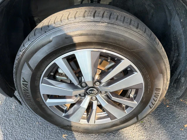 Used 2023 Silver Nissan SL FWD image 11