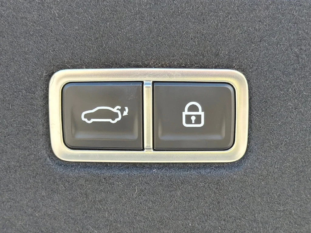 Used 2024 White Hyundai SEL image 19