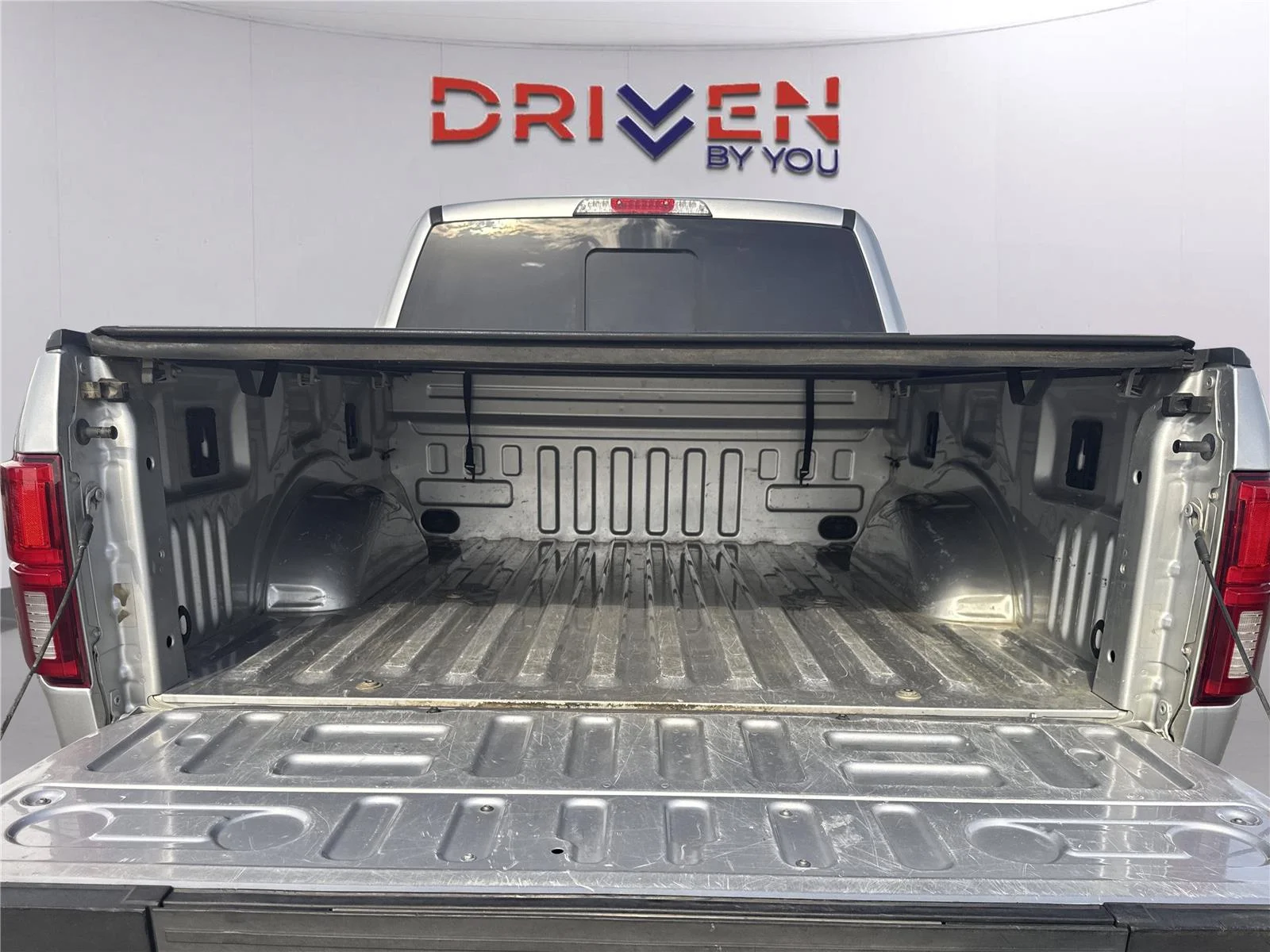 Used 2019 Ingot Silver Ford LARIAT image 35