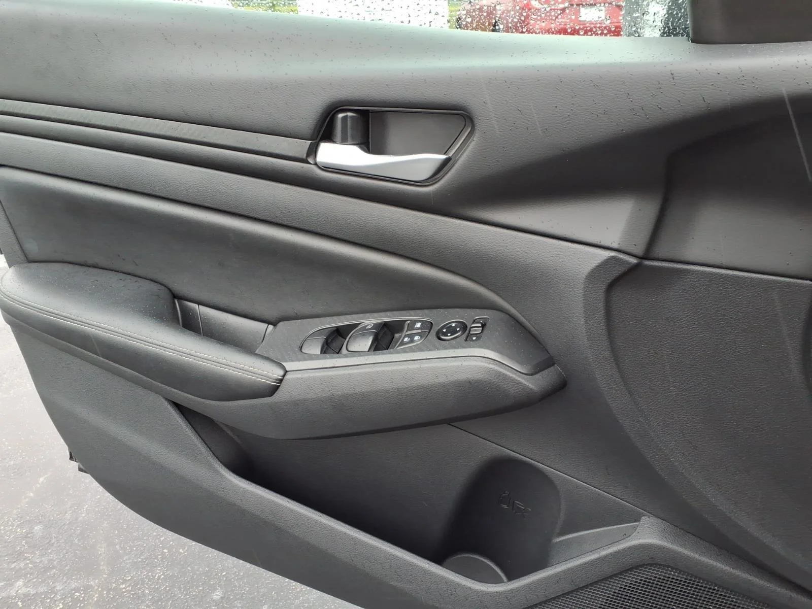 Used 2025 Super Black Nissan SV image 25