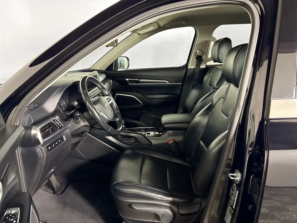 Used 2022 Black Kia LX image 11