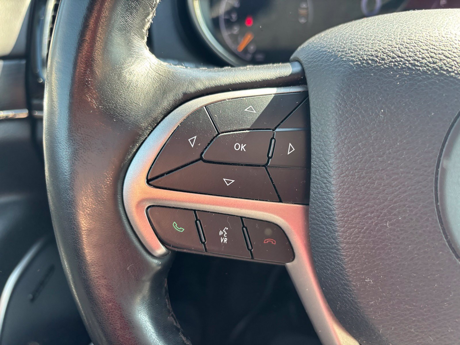 Used 2020 Diamond Black JEEP Overland image 15