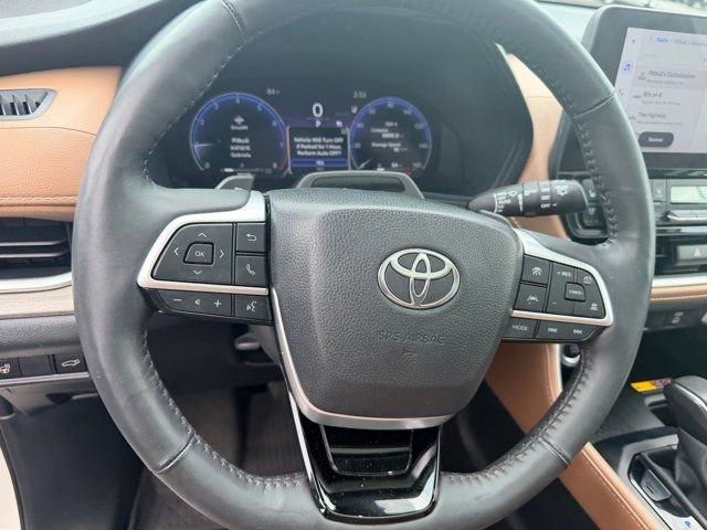 Used 2024 White Toyota  image 12