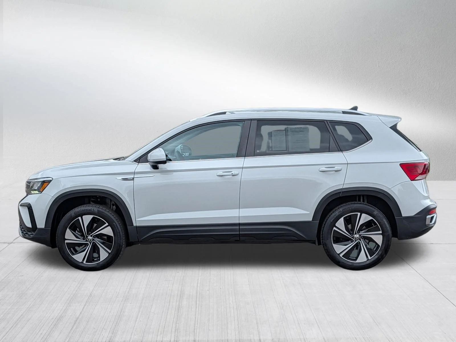 Certified Used 2023 Pure White Volkswagen SE image 4