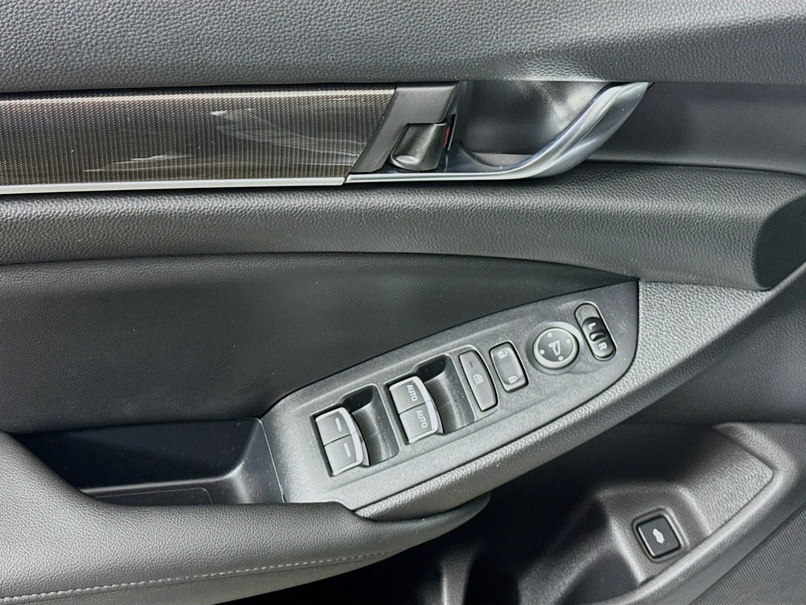 Used 2020 Silver Honda EX image 25