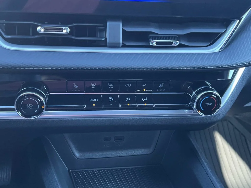 2027 Chevrolet Equinox LT - Photo 18