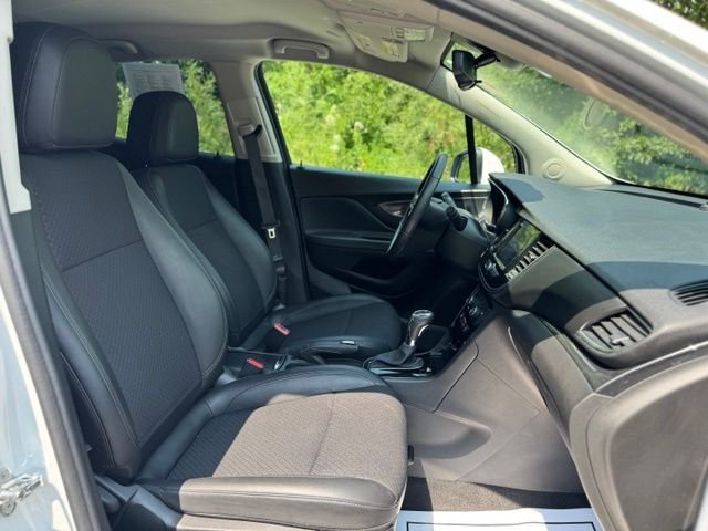 Used 2022 Summit White Buick Preferred image 20
