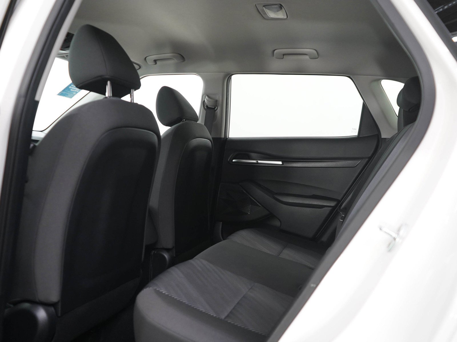 Used 2023 Snow White Pearl Kia Lx image 17