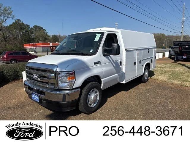 2026 Ford E-Series SRW E-350 Super Duty 138 in WB's photo