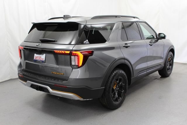 New 2026 Carbonized Gray Metallic Ford Tremor® image 5