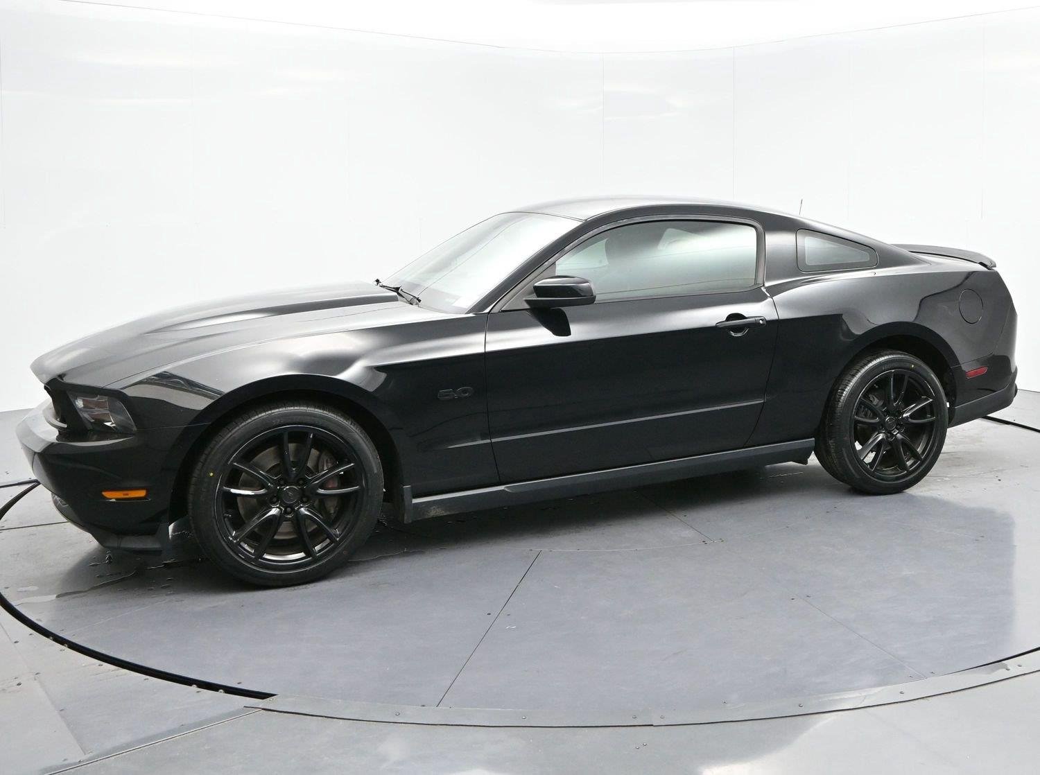 Used 2012 Black Ford GT Premium image 3